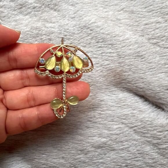 Green Moon Glow Stone Aurora Borealis Rhinestone Gold Tone Unbrella Brooc… - Picture 3 of 3